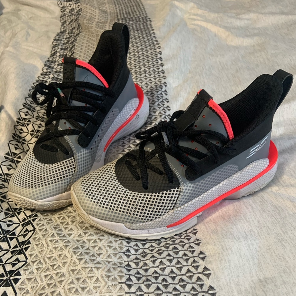 Boys Under Armour Steph Curry shoes